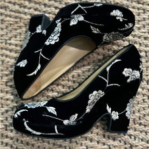 NEVER WORN -Archival Dolce & Gabbana Velvet Embroidered Wedge Platform IT37 US 7